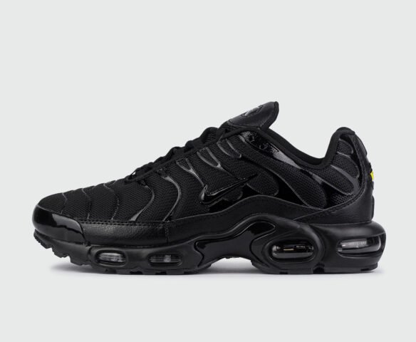 Air vapormax 2019 trainers triple black f best sale